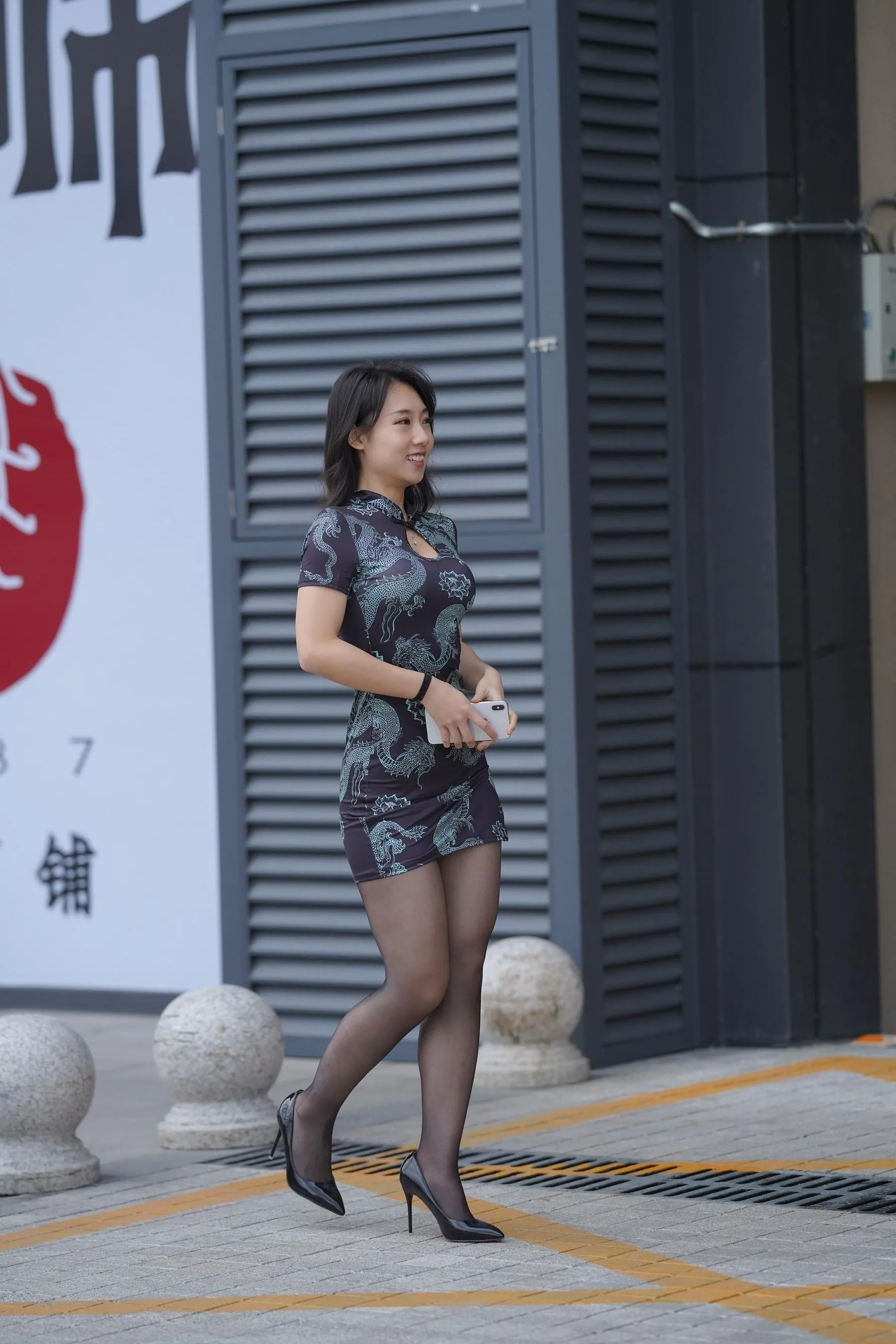 [魔镜街拍] NO.106 性感的黑丝改良旗袍少妇 [382P]插图